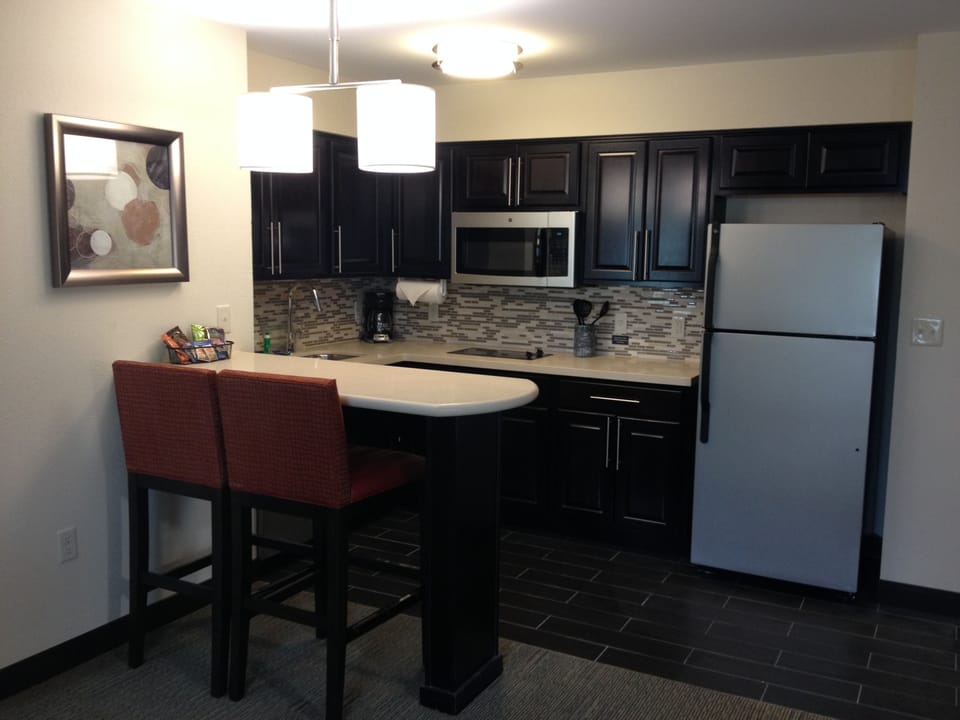 Full-size fridge, microwave, dishwasher