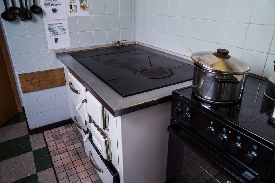 House | Private kitchen | Fridge, microwave, oven, stovetop
