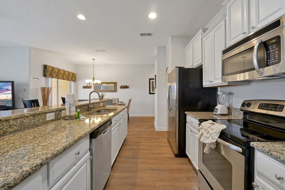 Townhome, 4 Bedrooms | Private kitchen | Paper towels