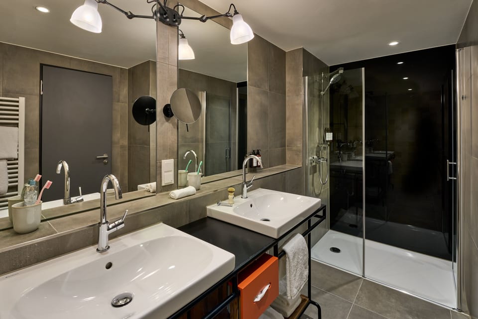 Suite (FREIblick) | Hypo-allergenic bedding, minibar, in-room safe, individually decorated