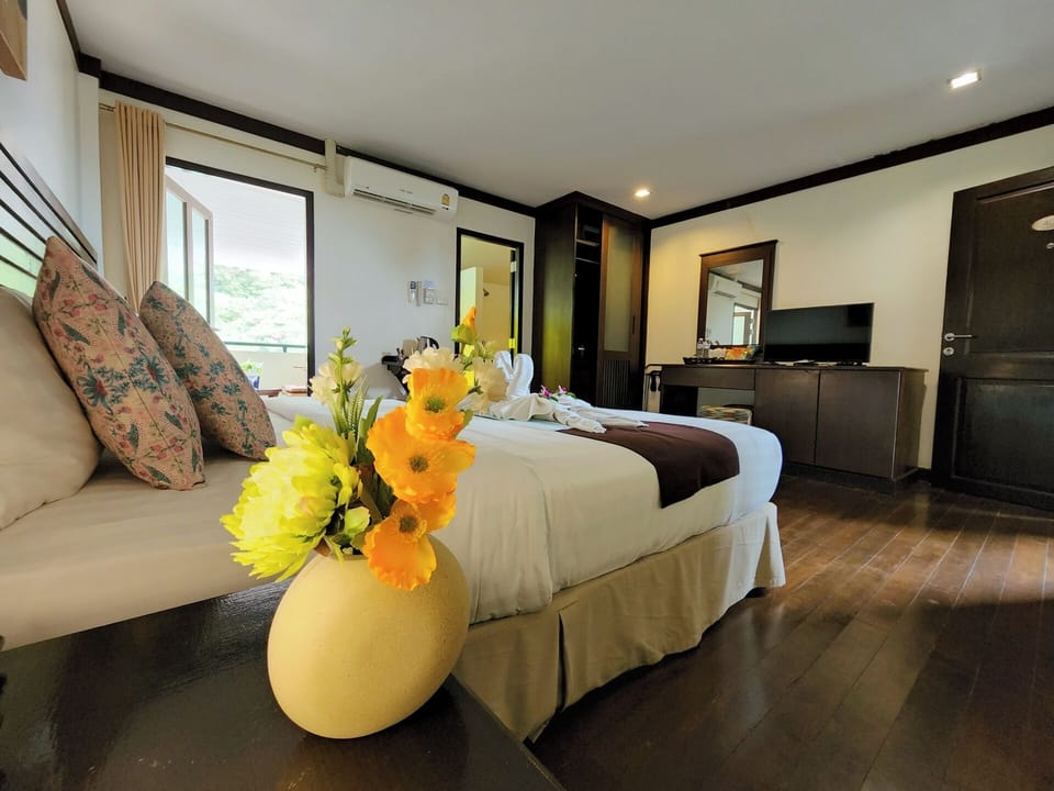 Superior Room | In-room safe, desk, blackout drapes, free cribs/infant beds