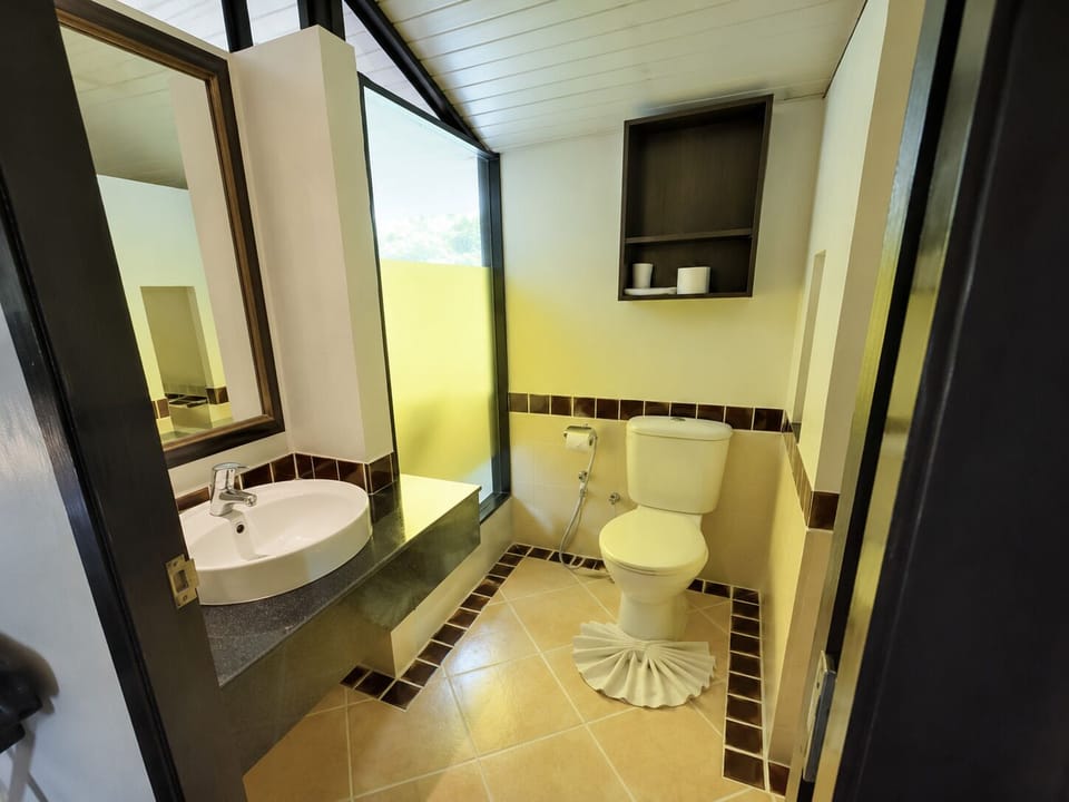 Standard Room, Balcony | Bathroom | Shower, hair dryer (on request), bidet, towels