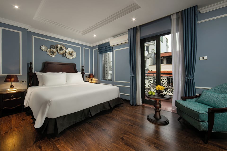 Executive Double Room | Minibar, in-room safe, desk, soundproofing