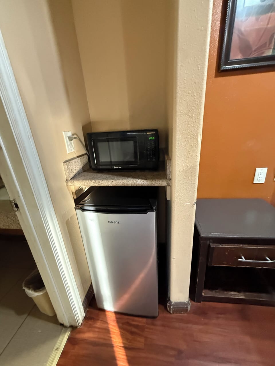 Room, 1 King Bed, Jetted Tub | Iron/ironing board, free WiFi, bed sheets