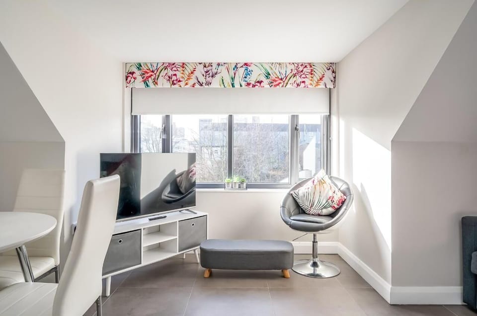 Apartment, Private Bathroom | Lounge