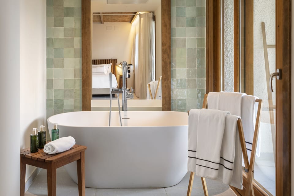 Eco-friendly toiletries, hair dryer, bidet, towels