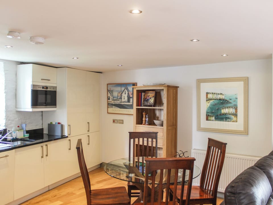 Cottage | Dining