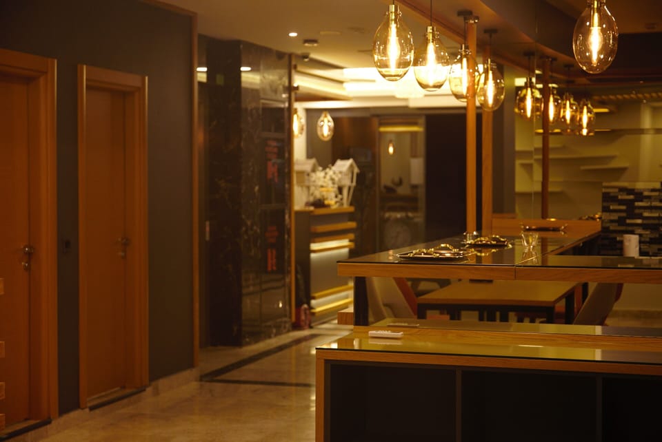 Lobby lounge