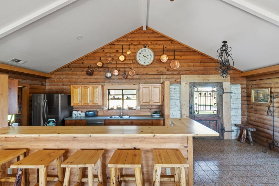 House, 4 Bedrooms | Private kitchen | Fridge, oven, stovetop, coffee/tea maker