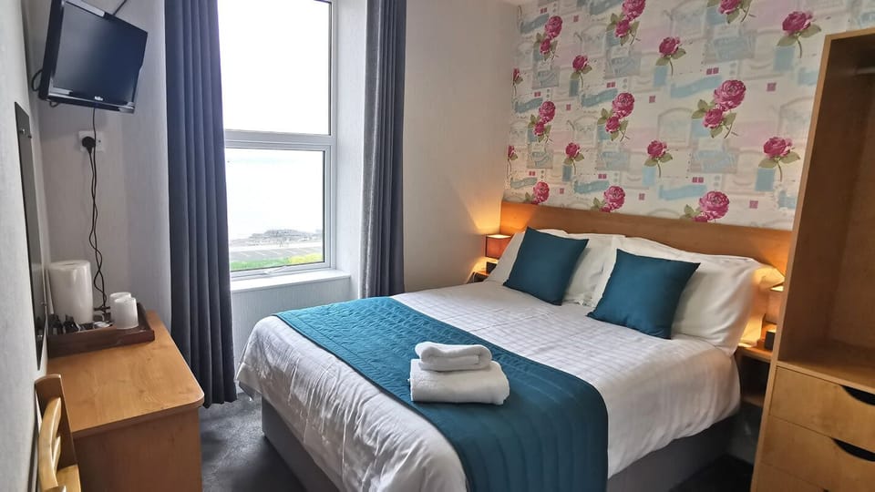 Classic Double Room, Ensuite, Sea View (Room 9-3rd Floor)