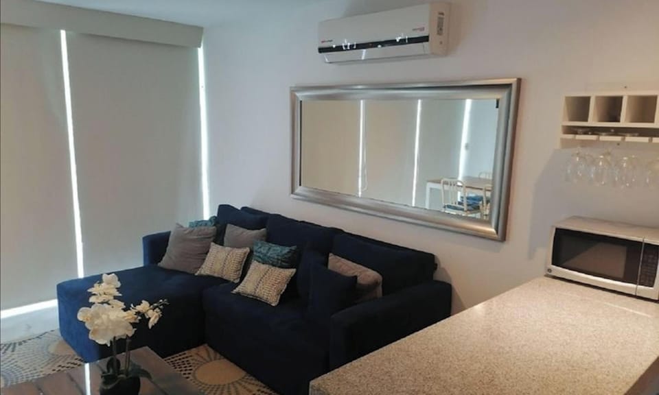 Apartment, 1 Bedroom, Smoking, Patio | Living room