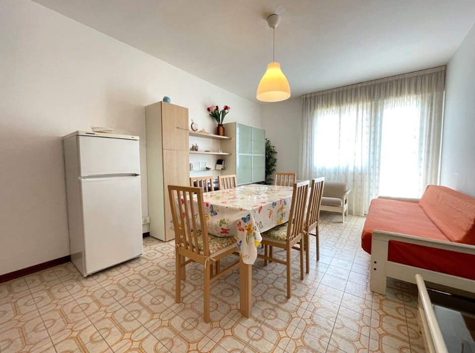 Apartment, 2 Bedrooms, Balcony, City View | Dining room