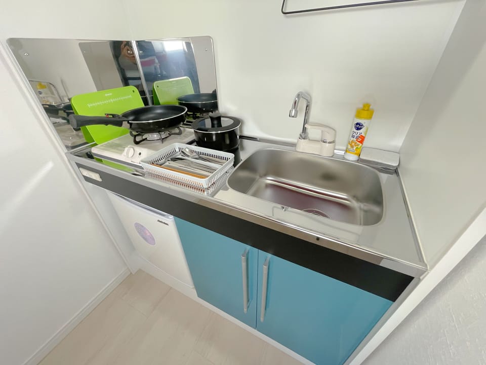 Deluxe Family Suite, Non Smoking | Private kitchenette | Fridge, stovetop, electric kettle, cookware/dishes/utensils