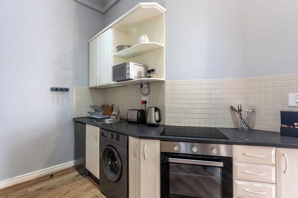Standard Apartment, 1 Bedroom, Non Smoking | Private kitchen | Fridge, electric kettle, cookware/dishes/utensils