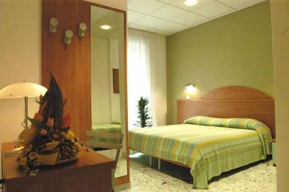 Minibar, desk, free WiFi, bed sheets