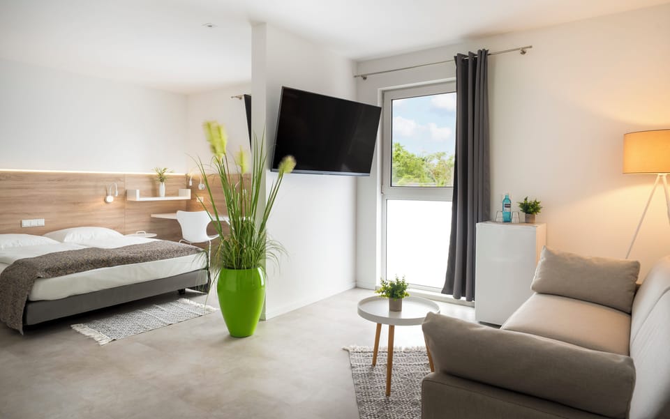 Studio | Desk, blackout drapes, iron/ironing board, free WiFi