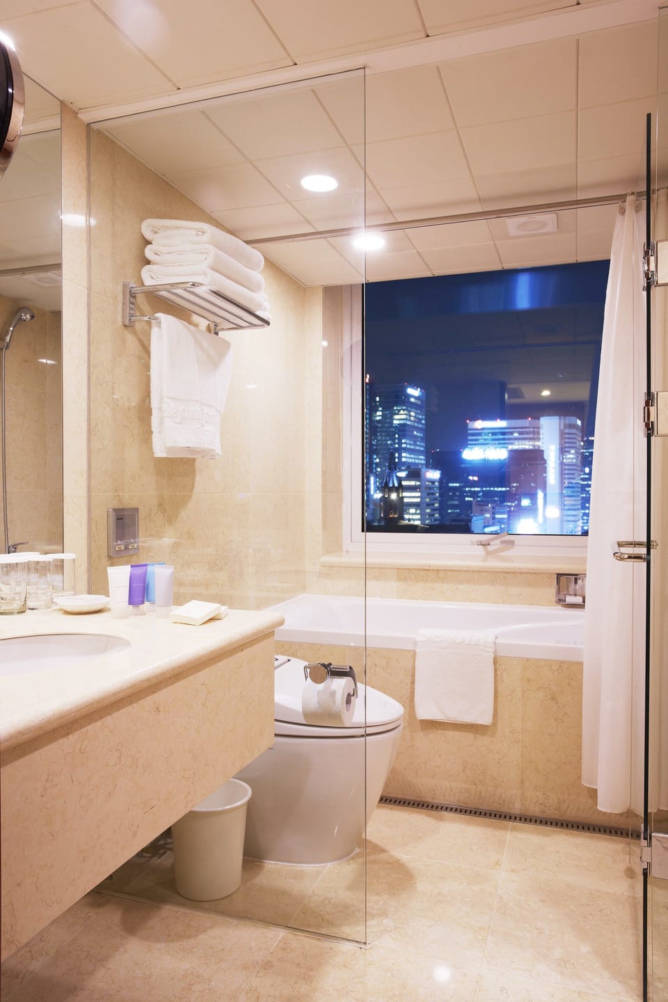 Deluxe Triple Room | Bathroom | Combined shower/tub, deep soaking tub, rainfall showerhead