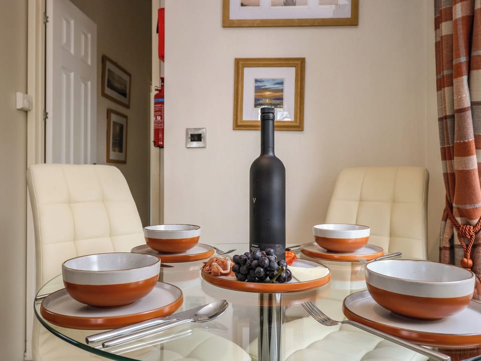 Cottage | Food and drink