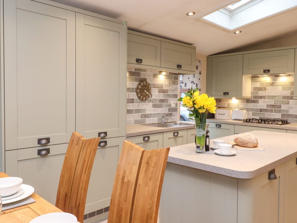 Cottage | Dining