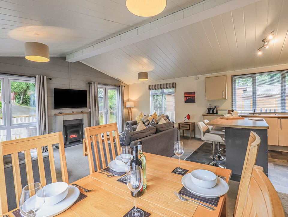 Cottage | Private kitchen | Fridge, dishwasher, cookware/dishes/utensils