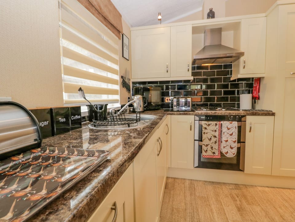 Cottage | Private kitchen | Fridge, microwave, oven, dishwasher