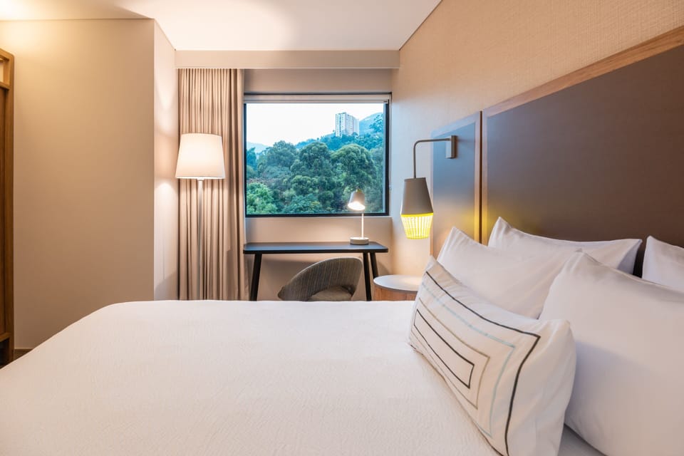 Standard Single Room, 1 King Bed | In-room safe, desk, laptop workspace, blackout drapes