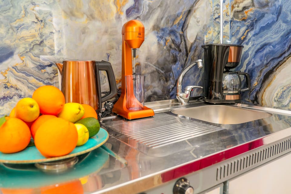 Comfort Triple Room | Private kitchen | Mini-fridge, microwave, stovetop, coffee/tea maker