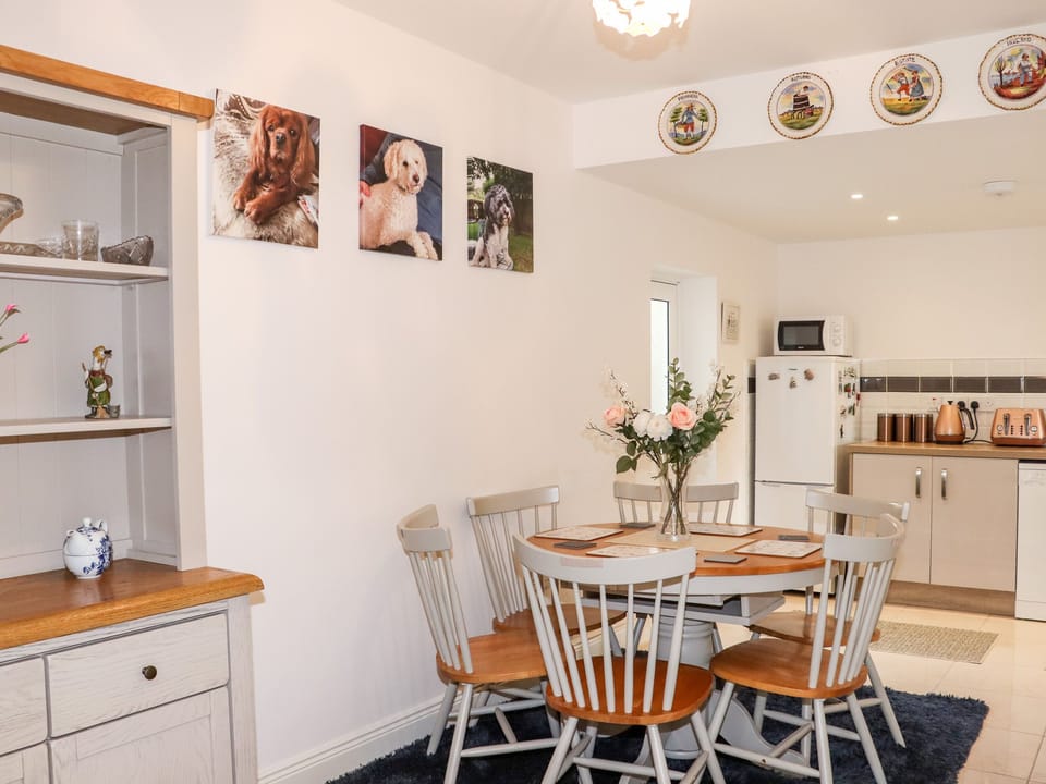 Cottage | Interior