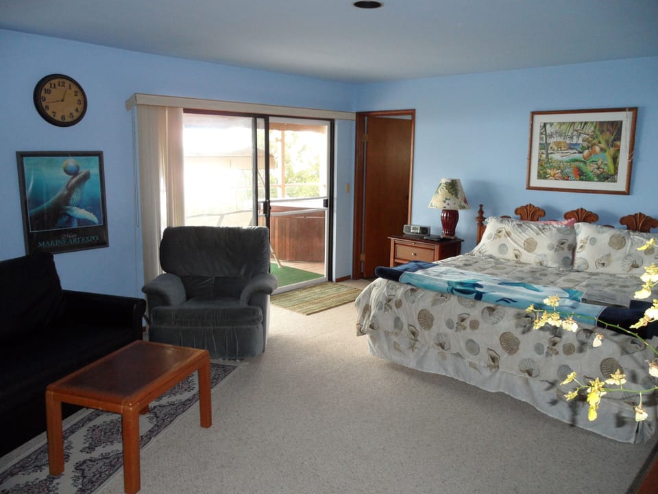 Deluxe Room, Ocean View (The Pacific Room) | Living area