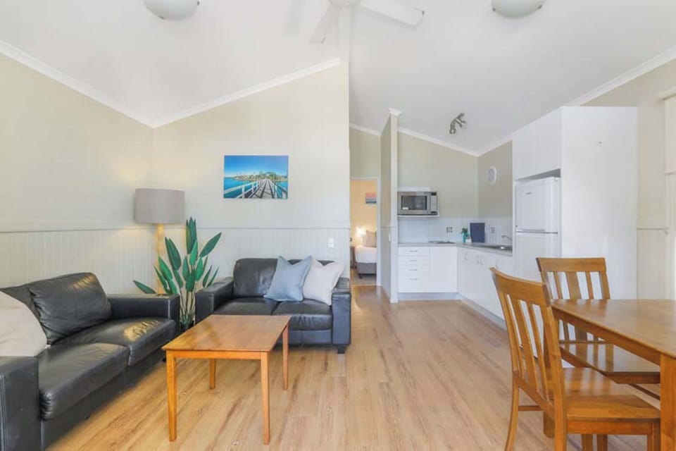 Deluxe Cabin - Sleeps 4 | Living area | 32-inch TV with digital channels