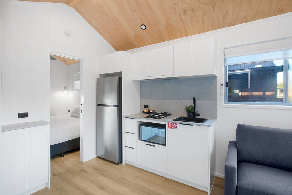 Tiny Home - Sleeps 2 - Dog Friendly | Private kitchenette | Fridge, microwave, stovetop, electric kettle