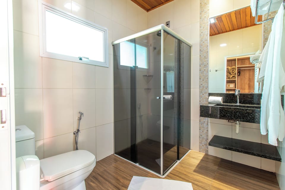 Luxury Room | Bathroom | Shower, towels
