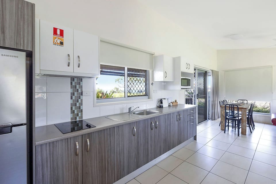 Superior Cabin - Sleeps 5 | Private kitchen | Coffee/tea maker, full-size fridge, microwave, stovetop