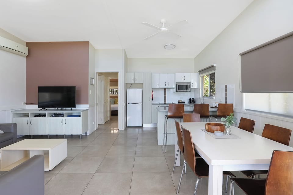 Superior Cabin - Sleeps 5 | Living area | 52-cm flat-screen TV with digital channels, DVD player