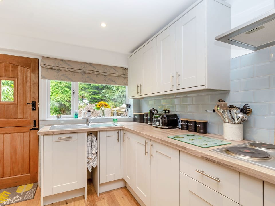 Cottage | Private kitchen | Fridge, microwave, dishwasher, electric kettle