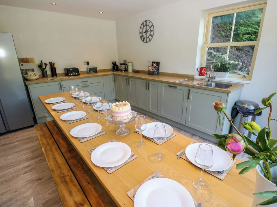 Cottage | Dining