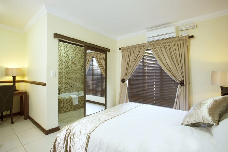 Premium bedding, in-room safe, desk, iron/ironing board