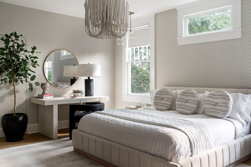 Luxury Single Room (De Soto Suite) | Individually decorated, individually furnished, blackout drapes