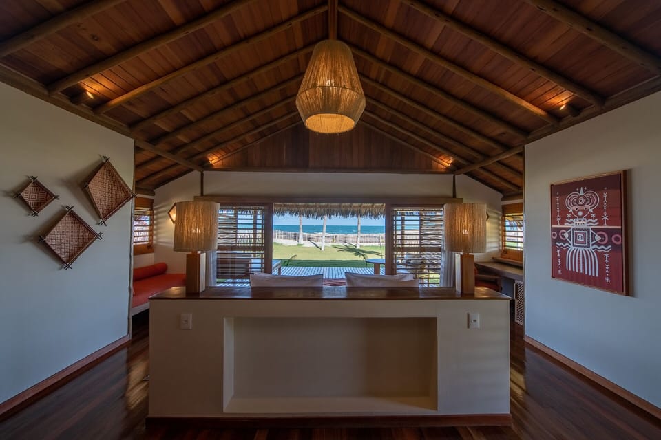 Bangalô Oceano & Piscina | Minibar, in-room safe, individually decorated, individually furnished