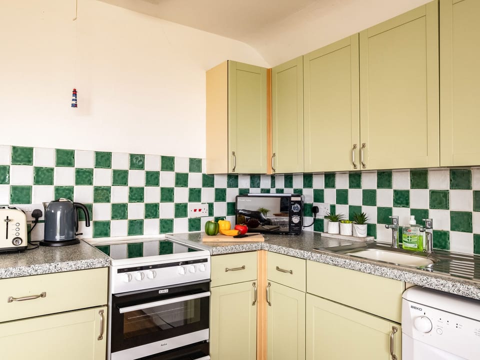 Cottage | Private kitchen | Fridge, microwave, dishwasher, electric kettle