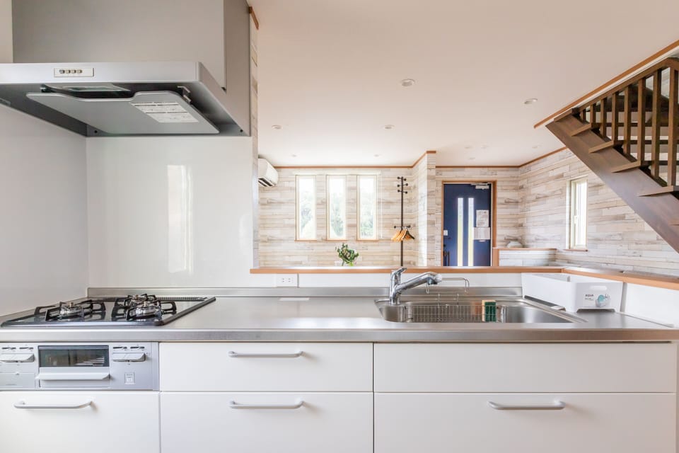 Basic Villa | Private kitchen | Full-size fridge, microwave, stovetop, electric kettle