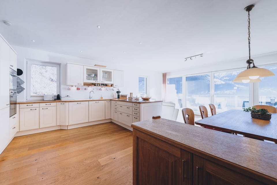 Panoramic Chalet | Private kitchen | Oven, stovetop, dishwasher, espresso maker