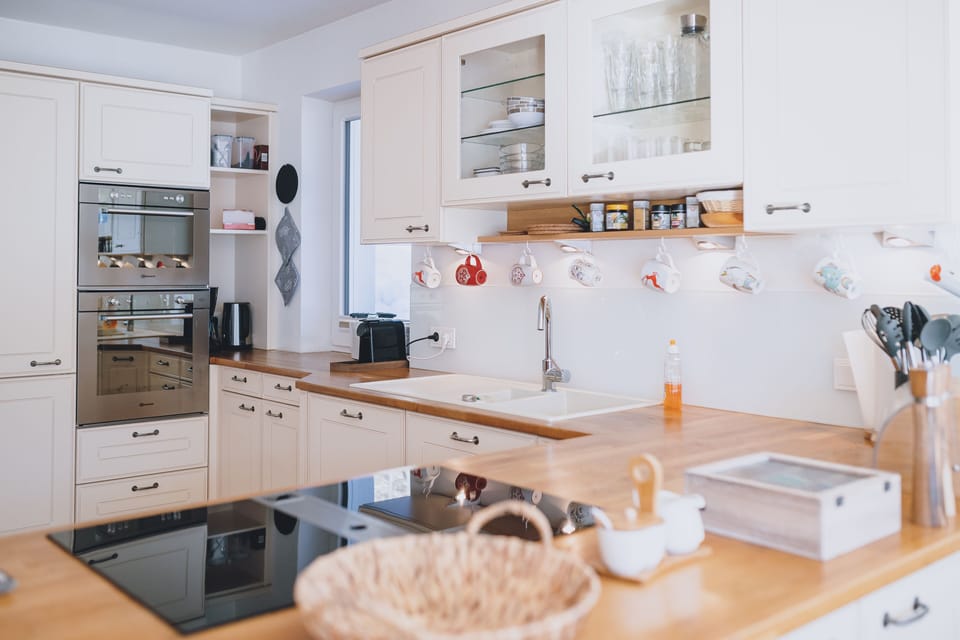 Panoramic Chalet | Private kitchen | Oven, stovetop, dishwasher, espresso maker
