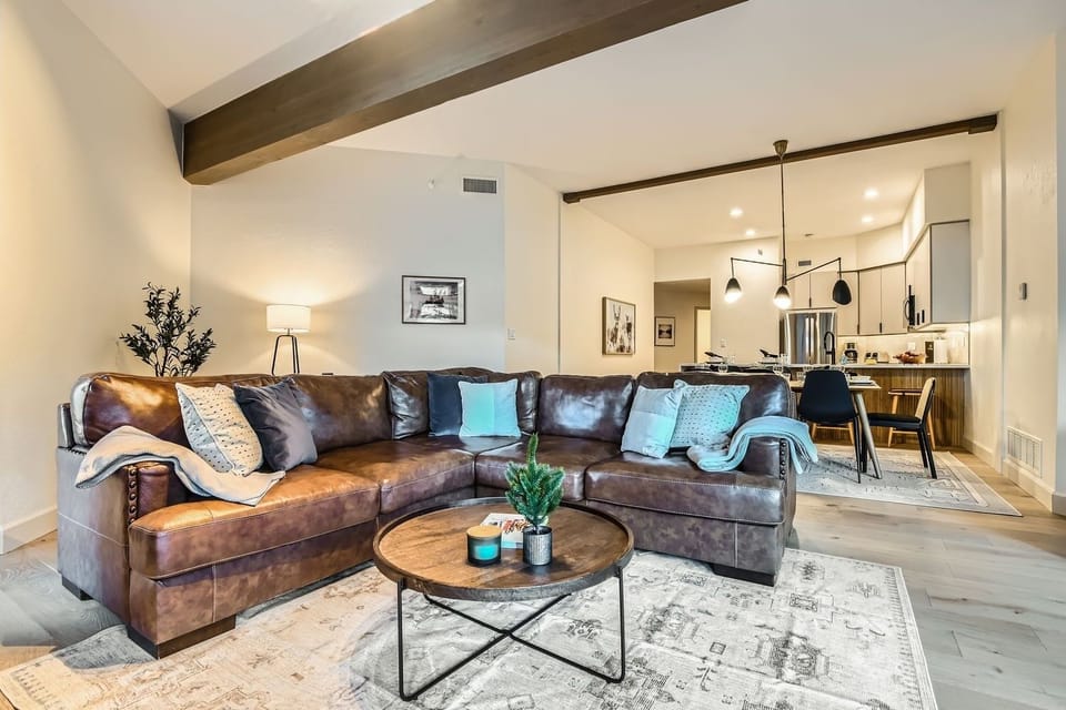 Condo, 2 Bedrooms | Living area | Smart TV