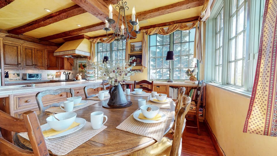 House, 4 Bedrooms | Private kitchen | Fridge, oven, coffee/tea maker, toaster