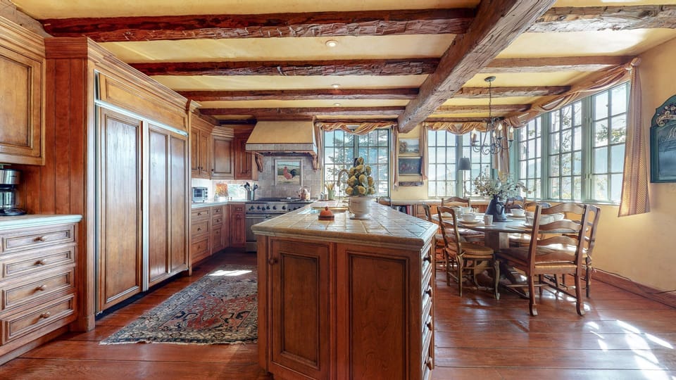 House, 4 Bedrooms | Private kitchen | Fridge, oven, coffee/tea maker, toaster