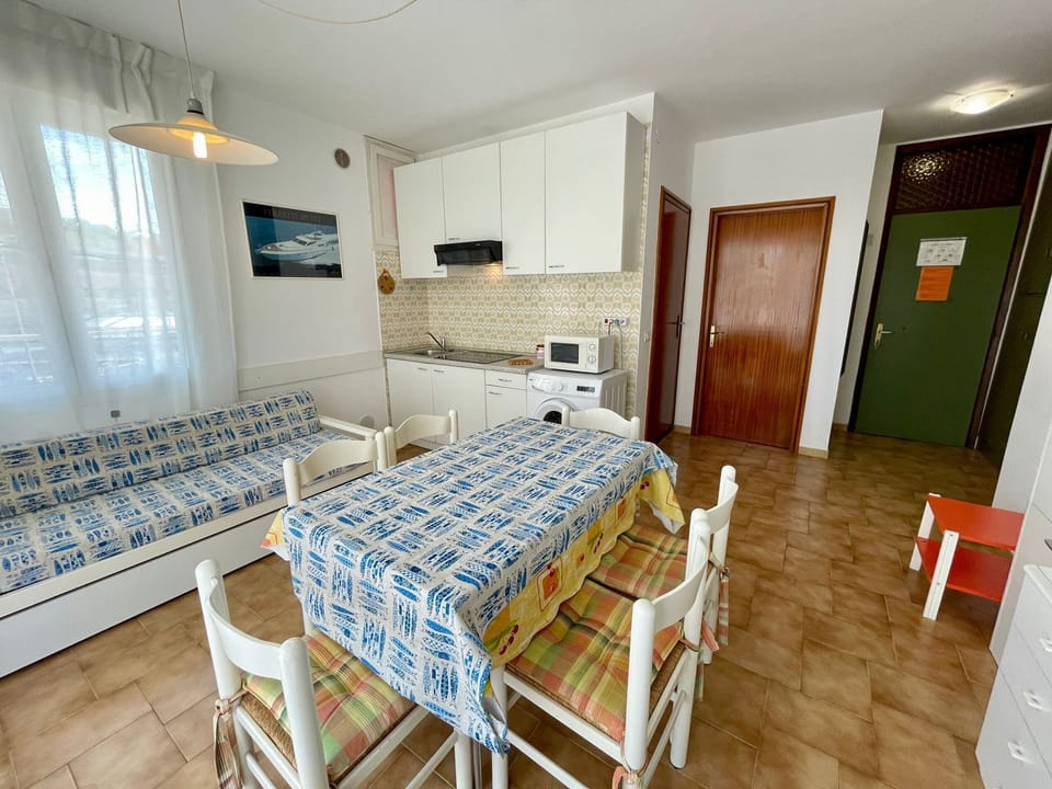 Apartment, 1 Bedroom, Balcony | Interior