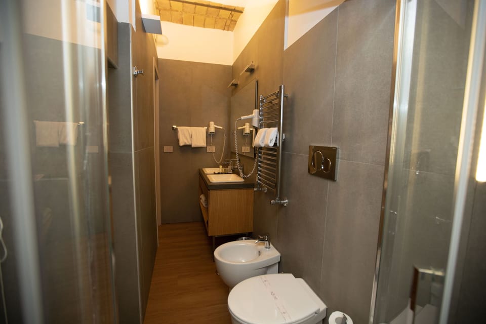 Shower, rainfall showerhead, free toiletries, hair dryer