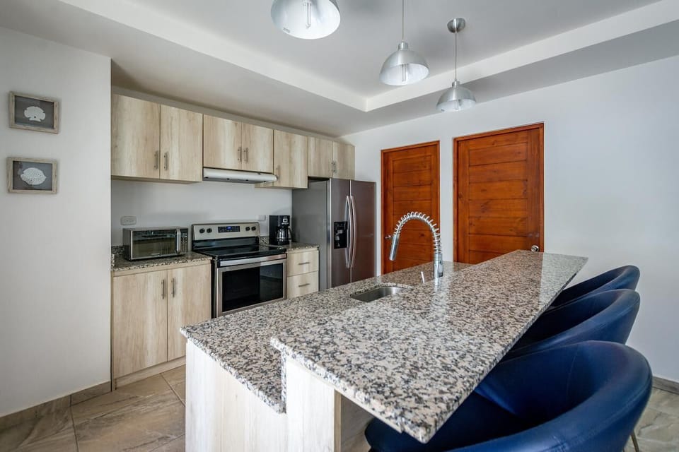 House, 3 Bedrooms, Accessible | Private kitchen | Full-size fridge, microwave, stovetop, dishwasher