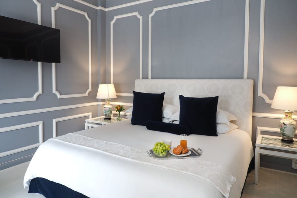 Classic Studio | In-room safe, desk, blackout drapes, iron/ironing board